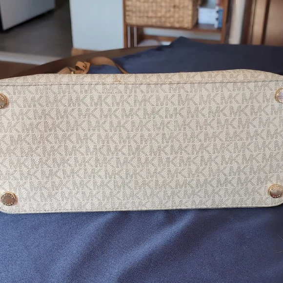 Michael Kors Cream and Brown Tote Bag with Signature Charm - Picture 12 of 17